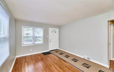 Living - 105 Anabel Ave, Ferguson, MO 63135 photo 5 of 6