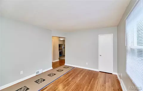 Living - 105 Anabel Ave, Ferguson, MO 63135 photo 4 of 6