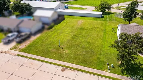 108 E Harrisonville Dr, Valmeyer, IL 62295 photo 4