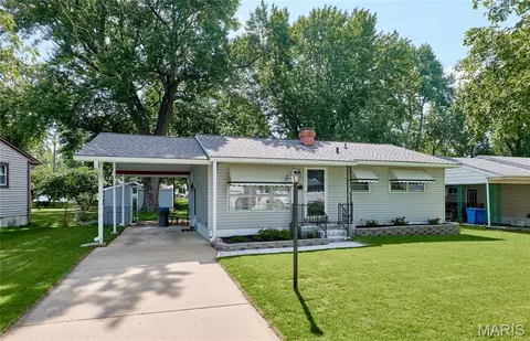 220 S Saint Jacques St S, Florissant, MO 63031
