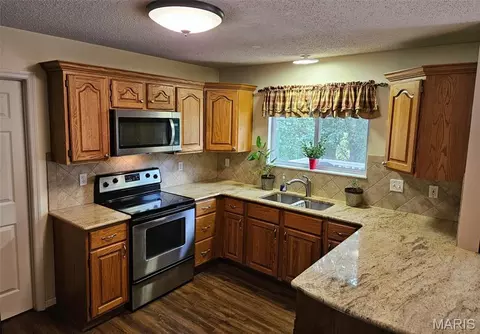 Kitchen - 1946 Kelly Ct, Pacific, MO 63069 photo 1 of 3