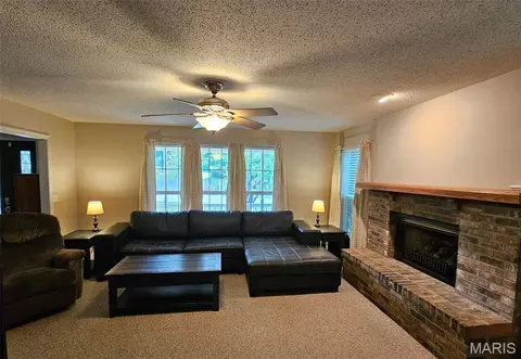 Living - 1946 Kelly Ct, Pacific, MO 63069 photo 3 of 3