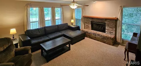 Living - 1946 Kelly Ct, Pacific, MO 63069 photo 2 of 3