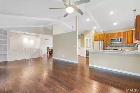 Living - 501 Echo Hill Ct, Ballwin, MO 63021 photo 3 of 4