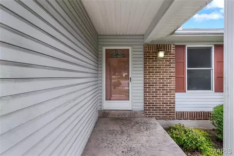Exterior - 501 Echo Hill Ct, Ballwin, MO 63021 photo 3 of 15