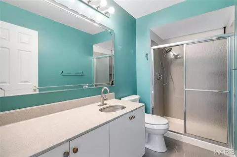 Bath - 501 Echo Hill Ct, Ballwin, MO 63021 photo 1 of 4