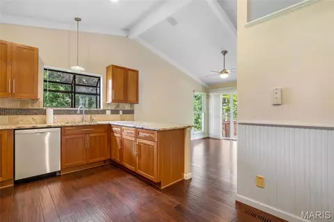 Kitchen - 501 Echo Hill Ct, Ballwin, MO 63021 photo 4 of 4
