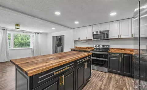 Kitchen - 388 Walls Ford Rd, Saint Clair, MO 63077 photo 3 of 3