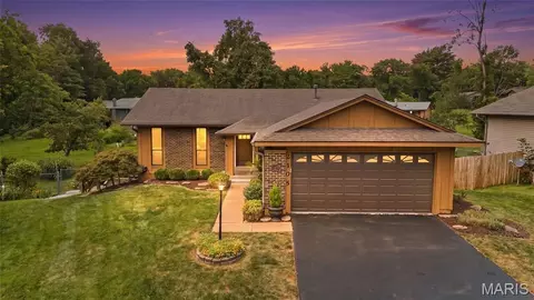 2105 Butterfield Ct, Maryland Heights, MO 63043