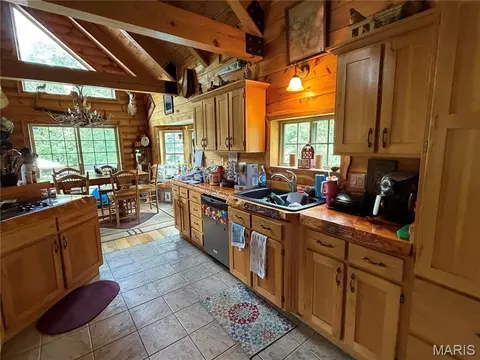 Kitchen - 10231 Old 8 D, Mineral Point, MO 63660 photo 4 of 5