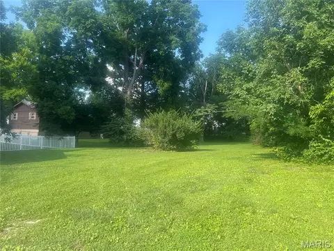 Exterior - 404 S Main St, Waterloo, IL 62298 photo 7 of 9