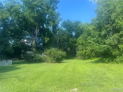 Exterior - 404 S Main St, Waterloo, IL 62298 photo 8 of 9