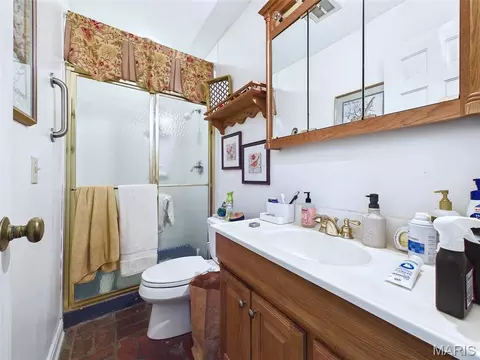 Bath - 22 Frontenac Pl, Godfrey, IL 62035 photo 1 of 3
