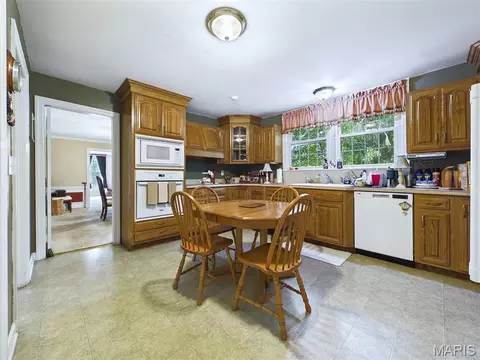Kitchen - 22 Frontenac Pl, Godfrey, IL 62035 photo 1 of 2