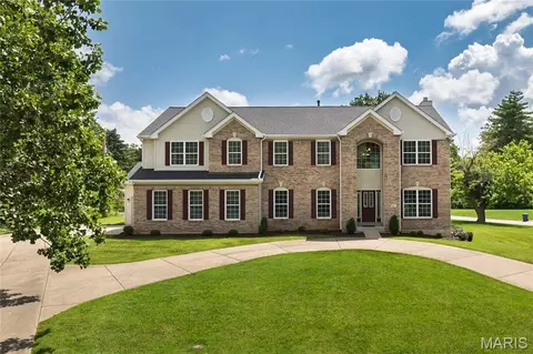 12 Chasselle Ln, Creve Coeur, MO 63141