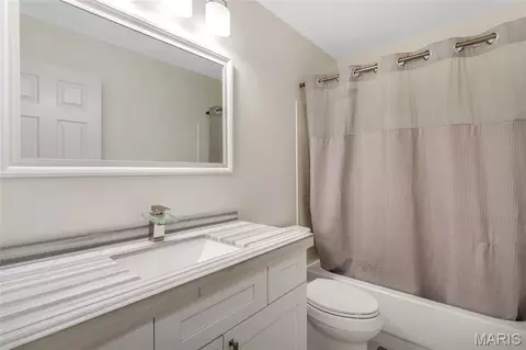 Bath - 1971 Fox Pointe Dr, Arnold, MO 63010 photo 6 of 7