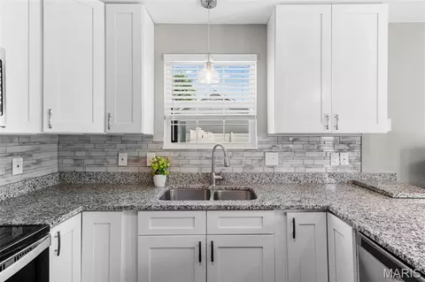 Kitchen - 100 Willow Rdg, Valmeyer, IL 62295 photo 4 of 5