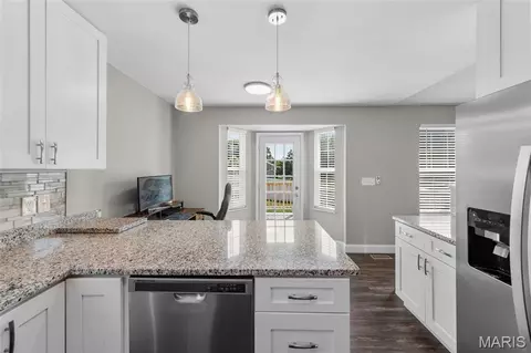 Kitchen - 100 Willow Rdg, Valmeyer, IL 62295 photo 2 of 5