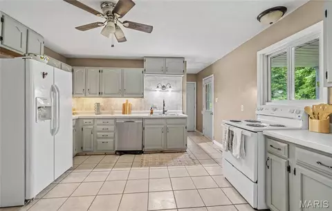 Kitchen - 12 Laird Ave, Rolla, MO 65401 photo 2 of 2