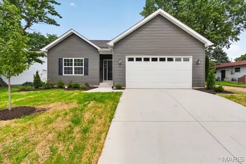 7925 Campion Ln, Hazelwood, MO 63042