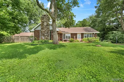 2008 Valley View Ln, Collinsville, IL 62234