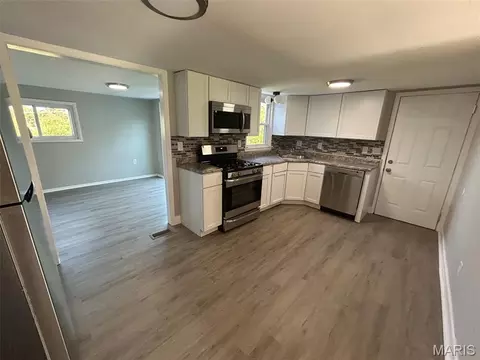 324 Ames Pl, Ferguson, MO 63135 photo 2