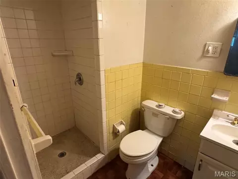 6736 Bitteroot Ln, Berkeley, MO 63134 photo 4