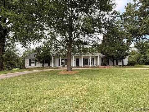 1101 Westmoor Pl, Saint Louis, MO 63131