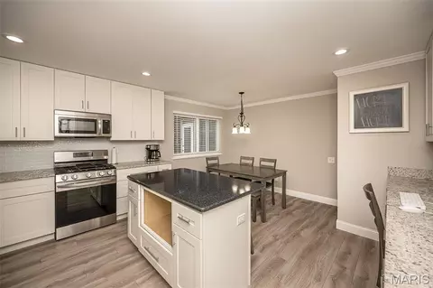 Kitchen - 583 Princeway Ct, Manchester, MO 63011 photo 6 of 6