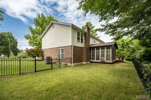 Exterior - 583 Princeway Ct, Manchester, MO 63011 photo 10 of 11