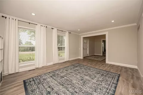 Living - 583 Princeway Ct, Manchester, MO 63011 photo 2 of 6