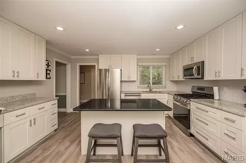 Kitchen - 583 Princeway Ct, Manchester, MO 63011 photo 3 of 6
