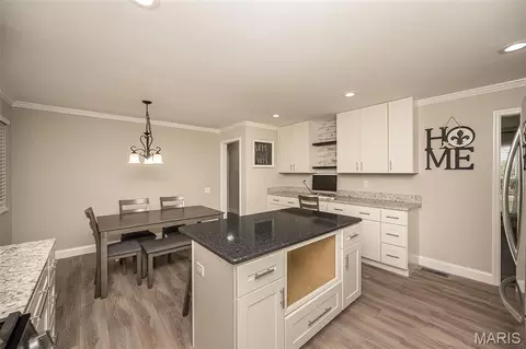 Kitchen - 583 Princeway Ct, Manchester, MO 63011 photo 5 of 6