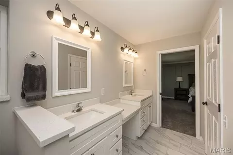 Bath - 583 Princeway Ct, Manchester, MO 63011 photo 4 of 5