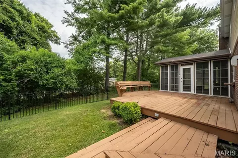 Exterior - 583 Princeway Ct, Manchester, MO 63011 photo 7 of 11