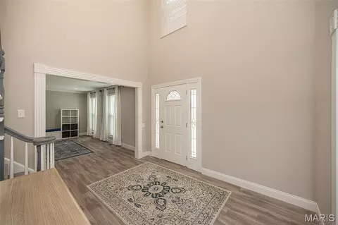 Entry Way - 583 Princeway Ct, Manchester, MO 63011 photo 4 of 5