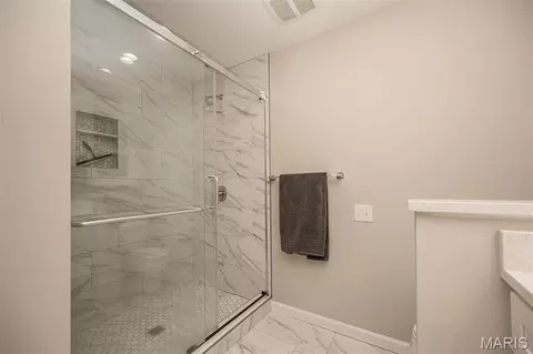 Bath - 583 Princeway Ct, Manchester, MO 63011 photo 3 of 5