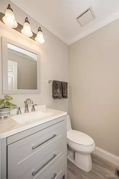 Bath - 583 Princeway Ct, Manchester, MO 63011 photo 1 of 5