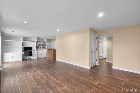 Living - 2547 Ridgeway Dr, Jackson, MO 63755 photo 4 of 6
