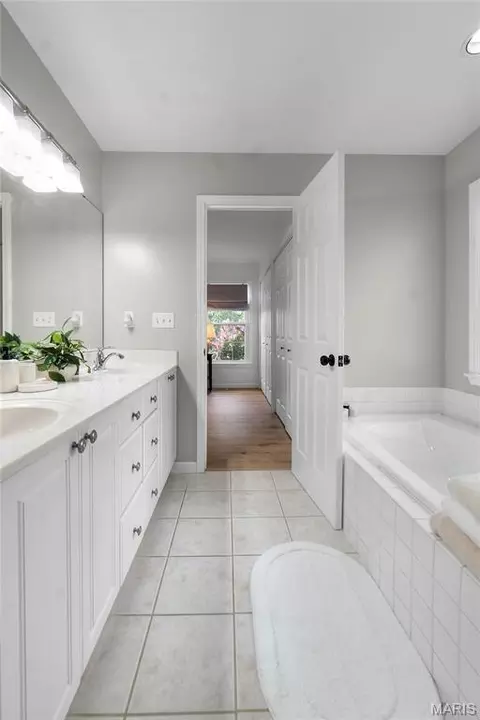 Bath - 2547 Ridgeway Dr, Jackson, MO 63755 photo 5 of 6