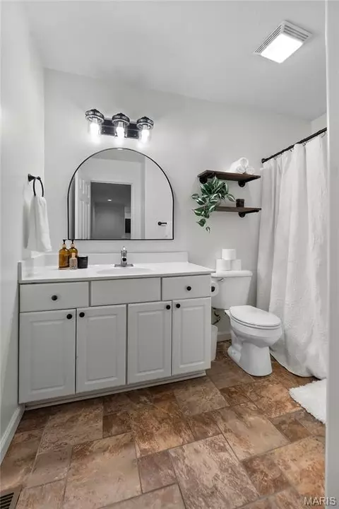 Bath - 2547 Ridgeway Dr, Jackson, MO 63755 photo 1 of 6