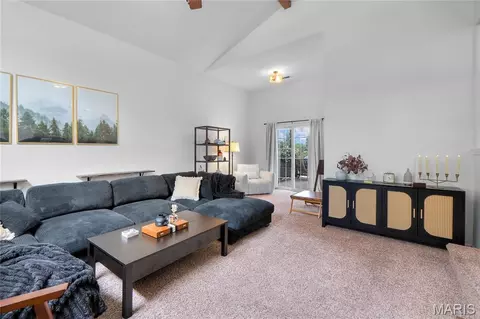 Living - 2547 Ridgeway Dr, Jackson, MO 63755 photo 2 of 6