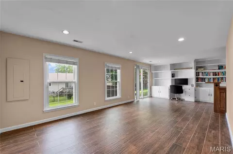 Living - 2547 Ridgeway Dr, Jackson, MO 63755 photo 3 of 6