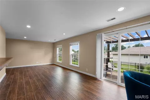 Living - 2547 Ridgeway Dr, Jackson, MO 63755 photo 6 of 6