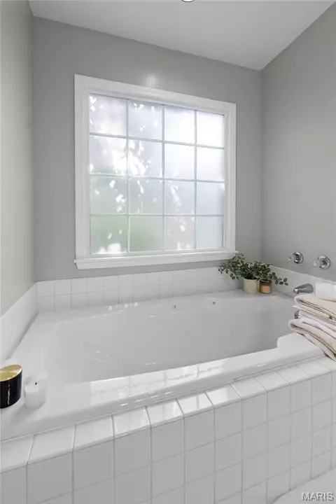 Bath - 2547 Ridgeway Dr, Jackson, MO 63755 photo 4 of 6