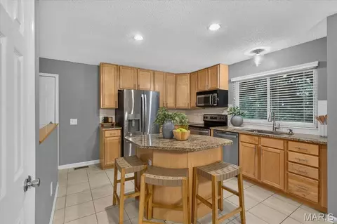 1115 Shadowoak Dr, Ballwin, MO 63021 photo 6