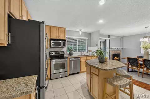 1115 Shadowoak Dr, Ballwin, MO 63021 photo 5