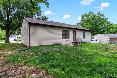 Exterior - 2305 Amarillo Dr, O'fallon, MO 63368 photo 4 of 8