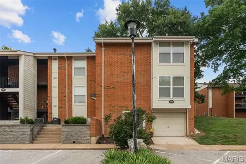 1965 Greenglen Dr #1965, Kirkwood, MO 63122