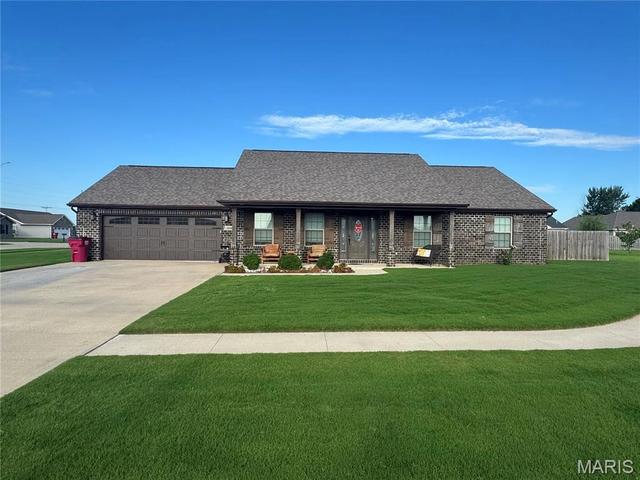 1208 Huntress Dr, Sikeston, MO 63801